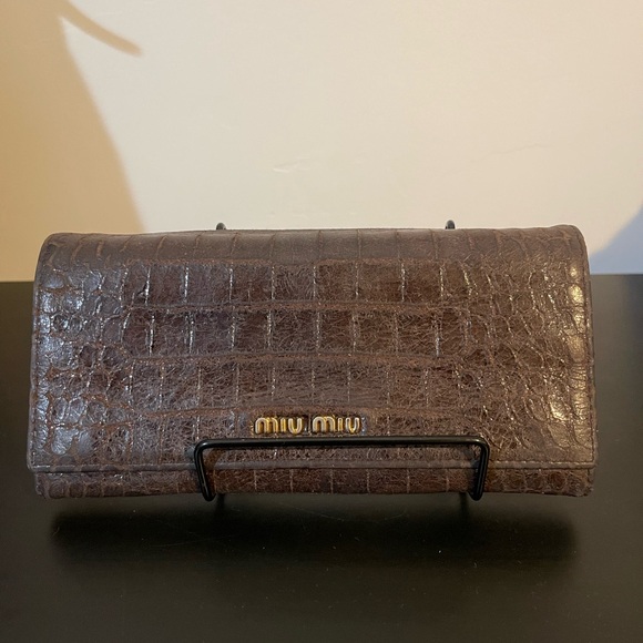 🤎Miu Miu Dark Brown Croc-Embossed Wallet - Picture 1 of 10